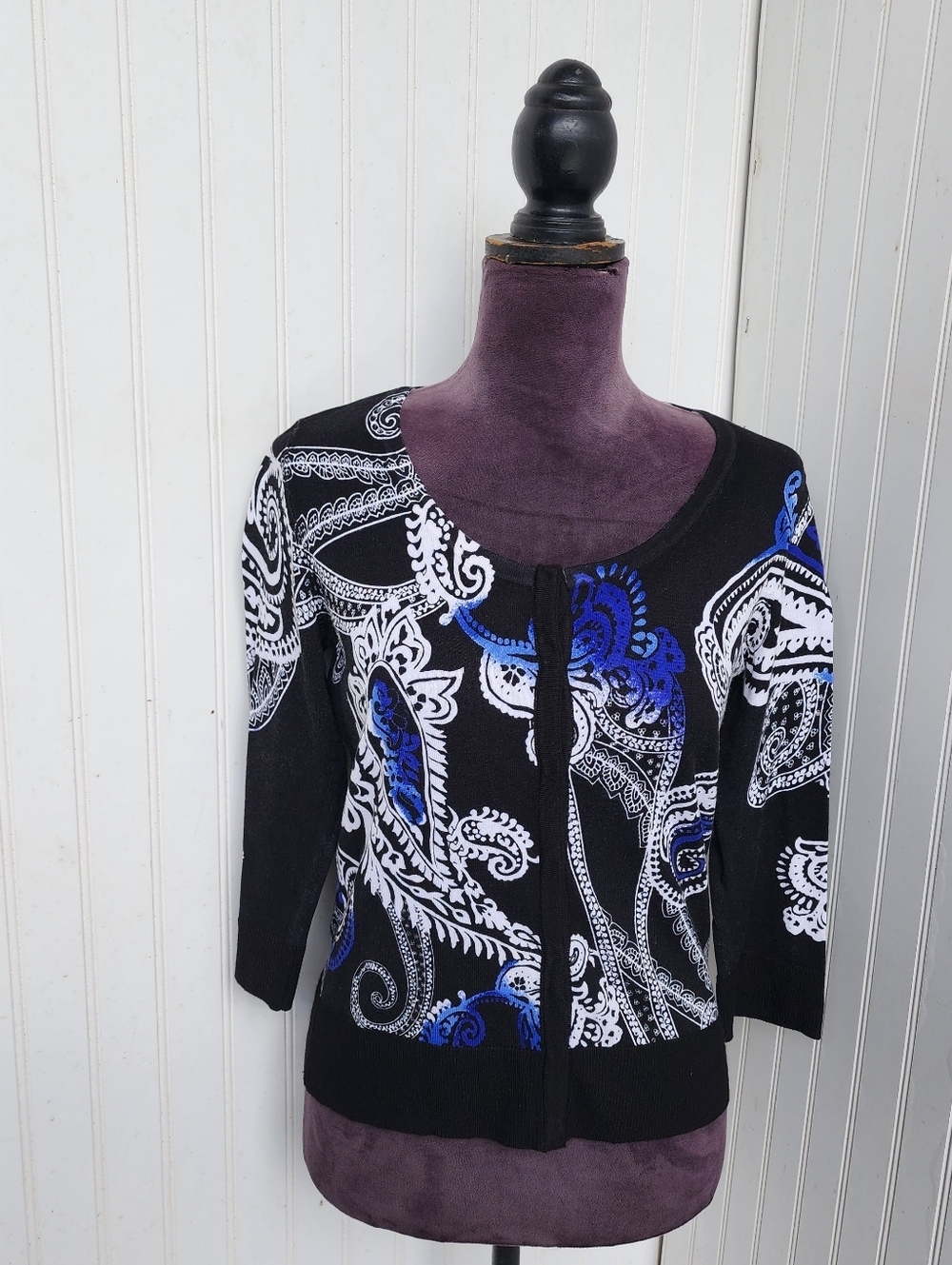 White House Black Market Blue Paisley Cardigan Sweater Snap Rayon Nylon Sz S